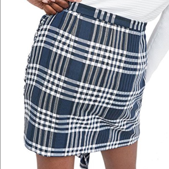 SALE!NAVY PLAID SARONG-STYLE SKIRT WITH RUFFLE😍 - Picture 6 of 8